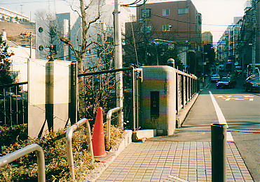 䋴